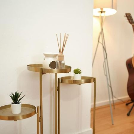 London Oasis Flat With High-Speed Broadband And Free Parking Londres Exterior foto