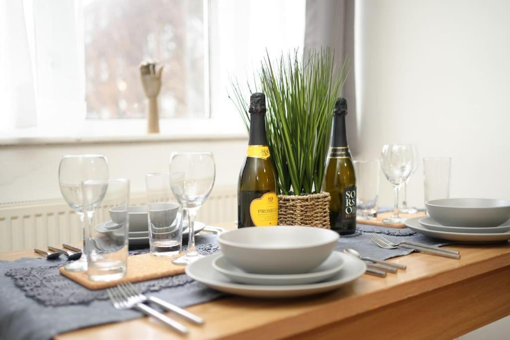 London Oasis Flat With High-Speed Broadband And Free Parking Londres Exterior foto