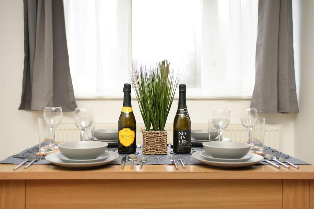 London Oasis Flat With High-Speed Broadband And Free Parking Londres Exterior foto