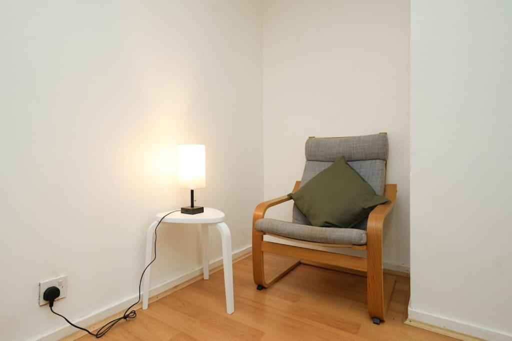 London Oasis Flat With High-Speed Broadband And Free Parking Londres Exterior foto