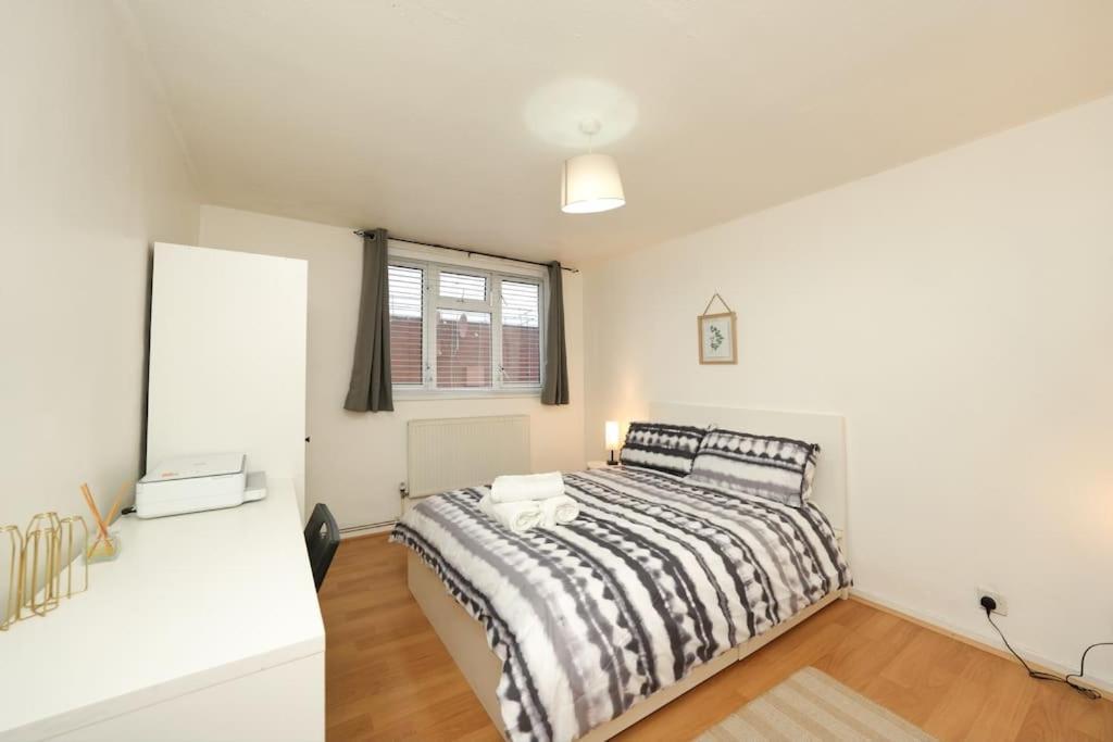 London Oasis Flat With High-Speed Broadband And Free Parking Londres Exterior foto