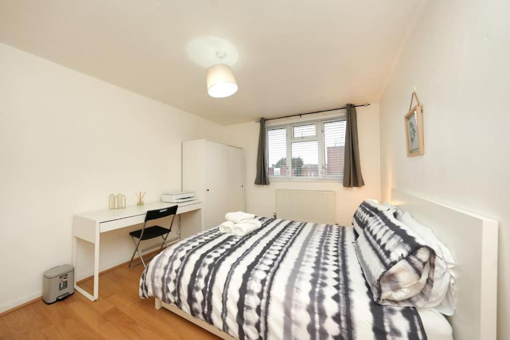 London Oasis Flat With High-Speed Broadband And Free Parking Londres Exterior foto
