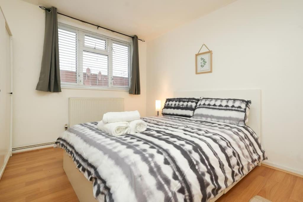 London Oasis Flat With High-Speed Broadband And Free Parking Londres Exterior foto