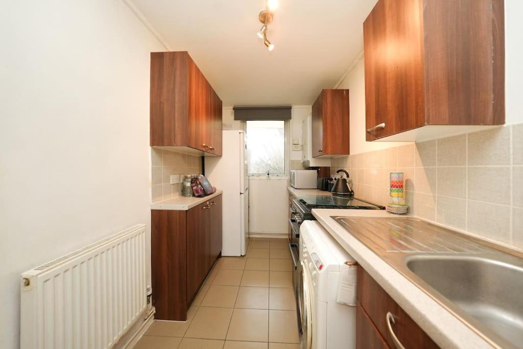 London Oasis Flat With High-Speed Broadband And Free Parking Londres Exterior foto