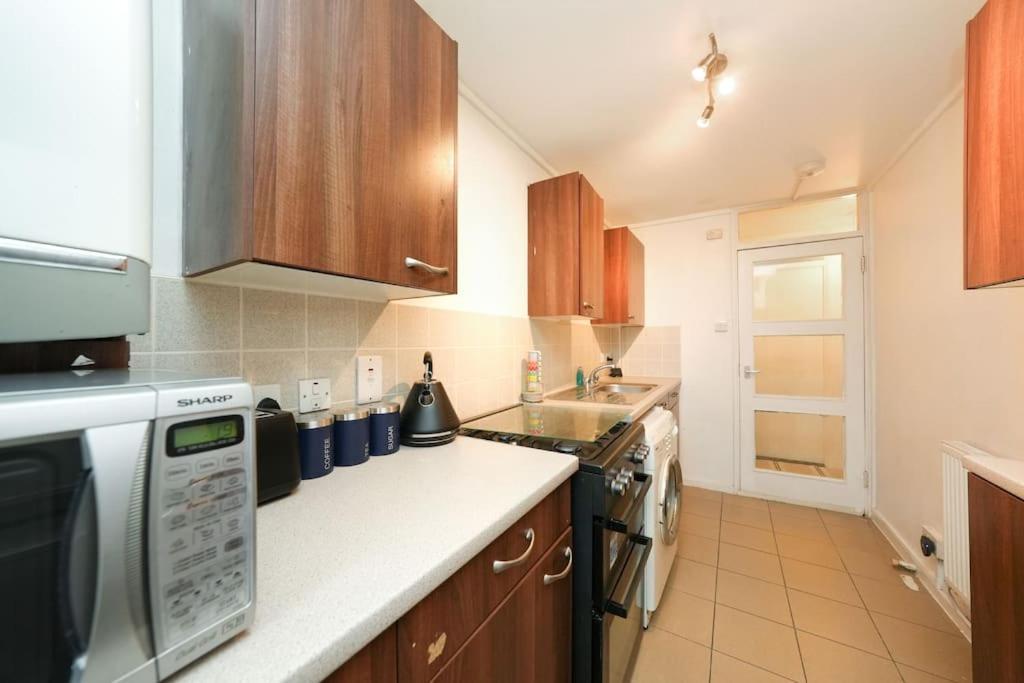 London Oasis Flat With High-Speed Broadband And Free Parking Londres Exterior foto