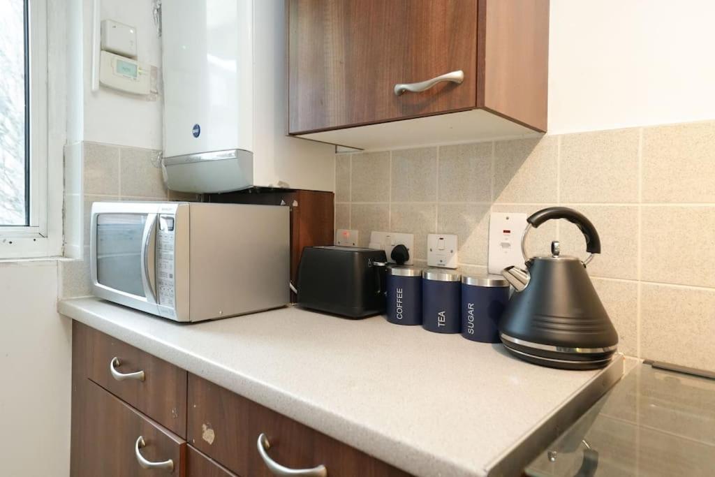 London Oasis Flat With High-Speed Broadband And Free Parking Londres Exterior foto